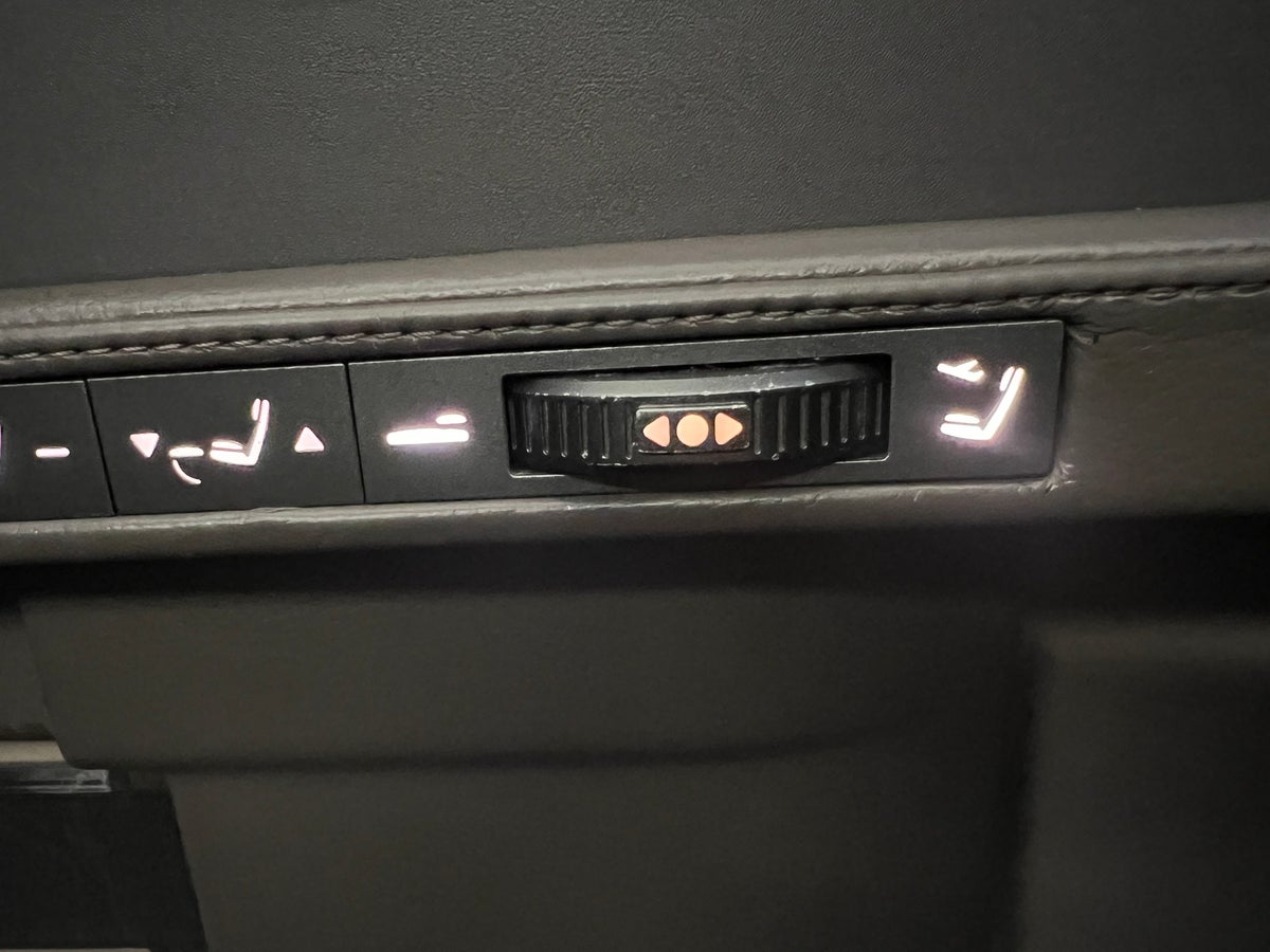 United Polaris 767 300 seat control wheel