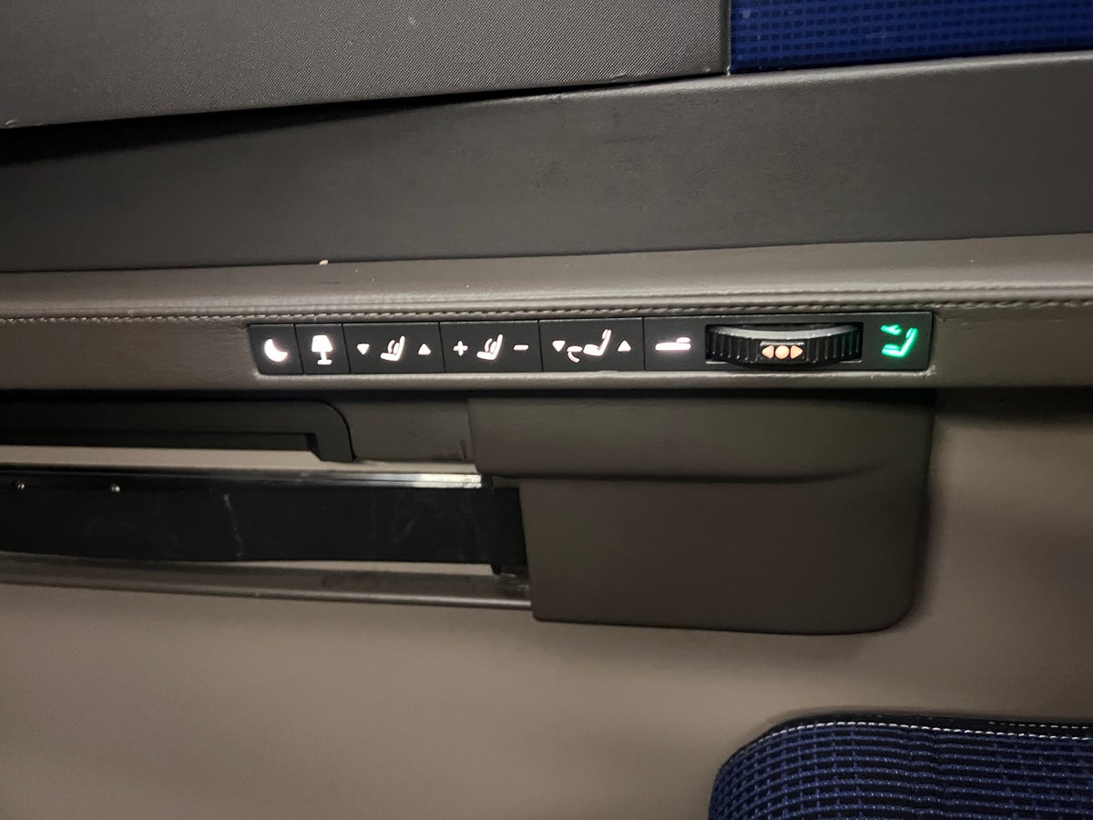 United Polaris 767 300 seat controls