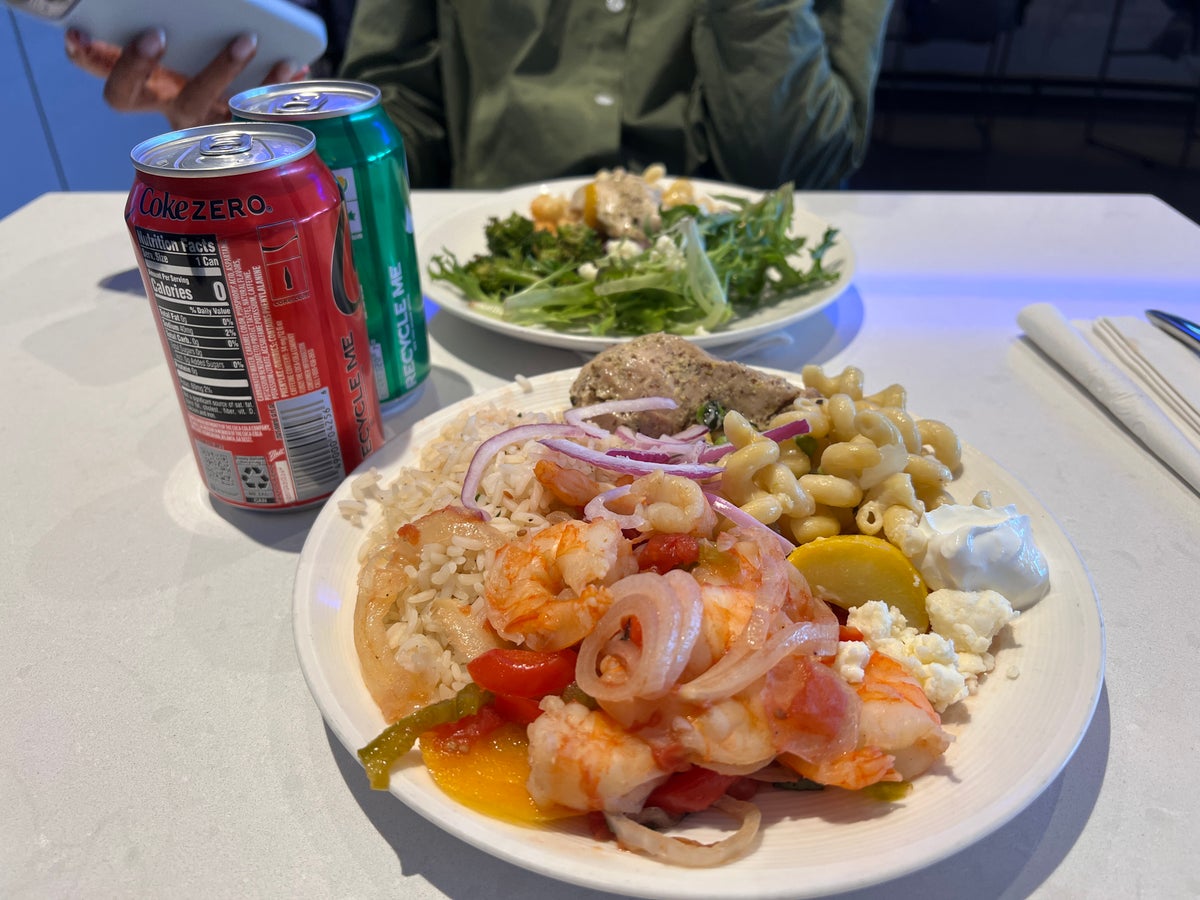 United Polaris Lounge ORD meal