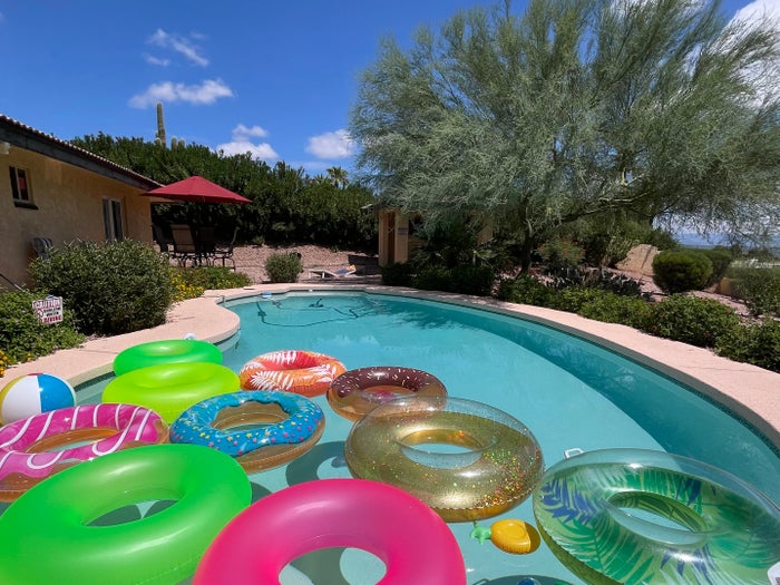 VRBO families gathered outside Vrbo Scottsdale Arizona