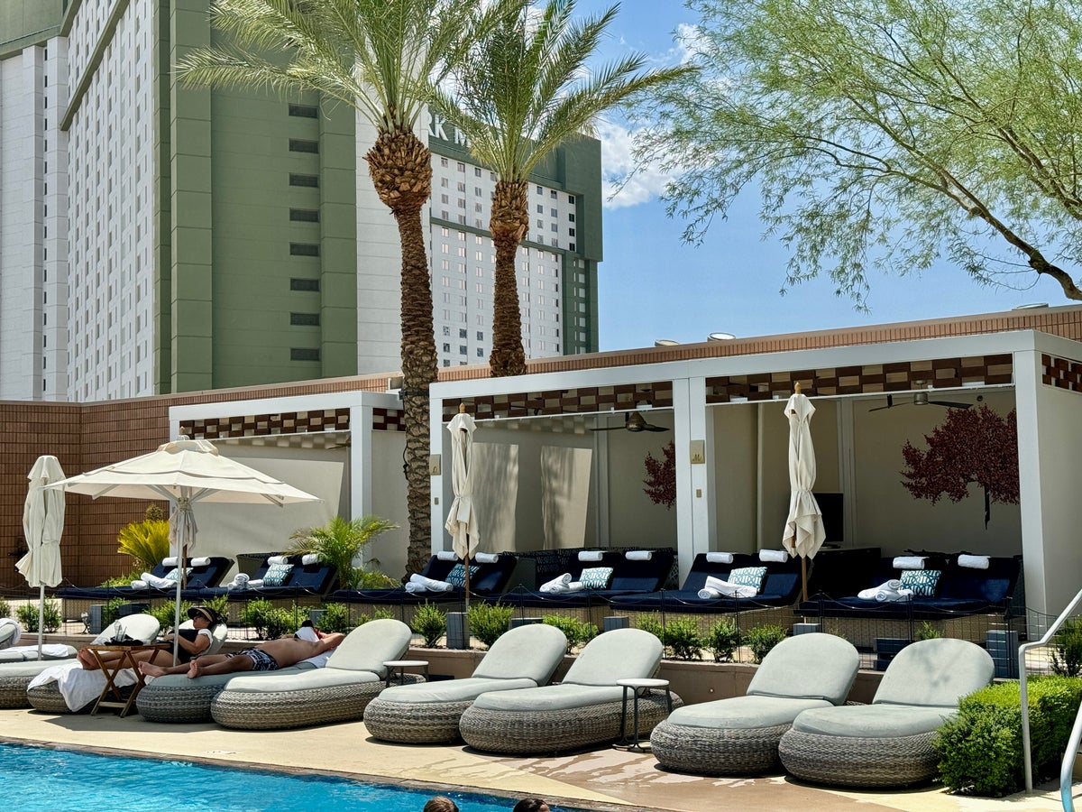 Waldorf Astoria Las Vegas Cabanas at Family Pool