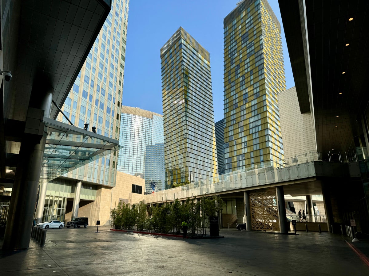 Waldorf Astoria Las Vegas Car Entrance With Veer Condos