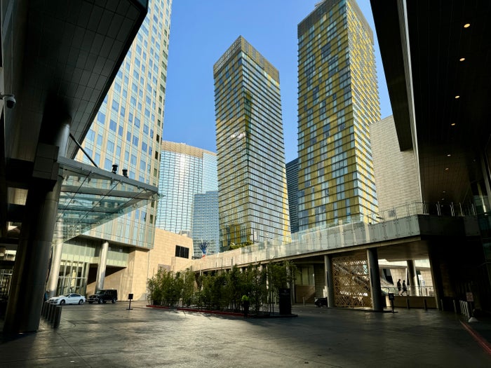 Waldorf Astoria Las Vegas Car Entrance With Veer Condos Waldorf Astoria Las Vegas Car Entrance With Veer Condos
