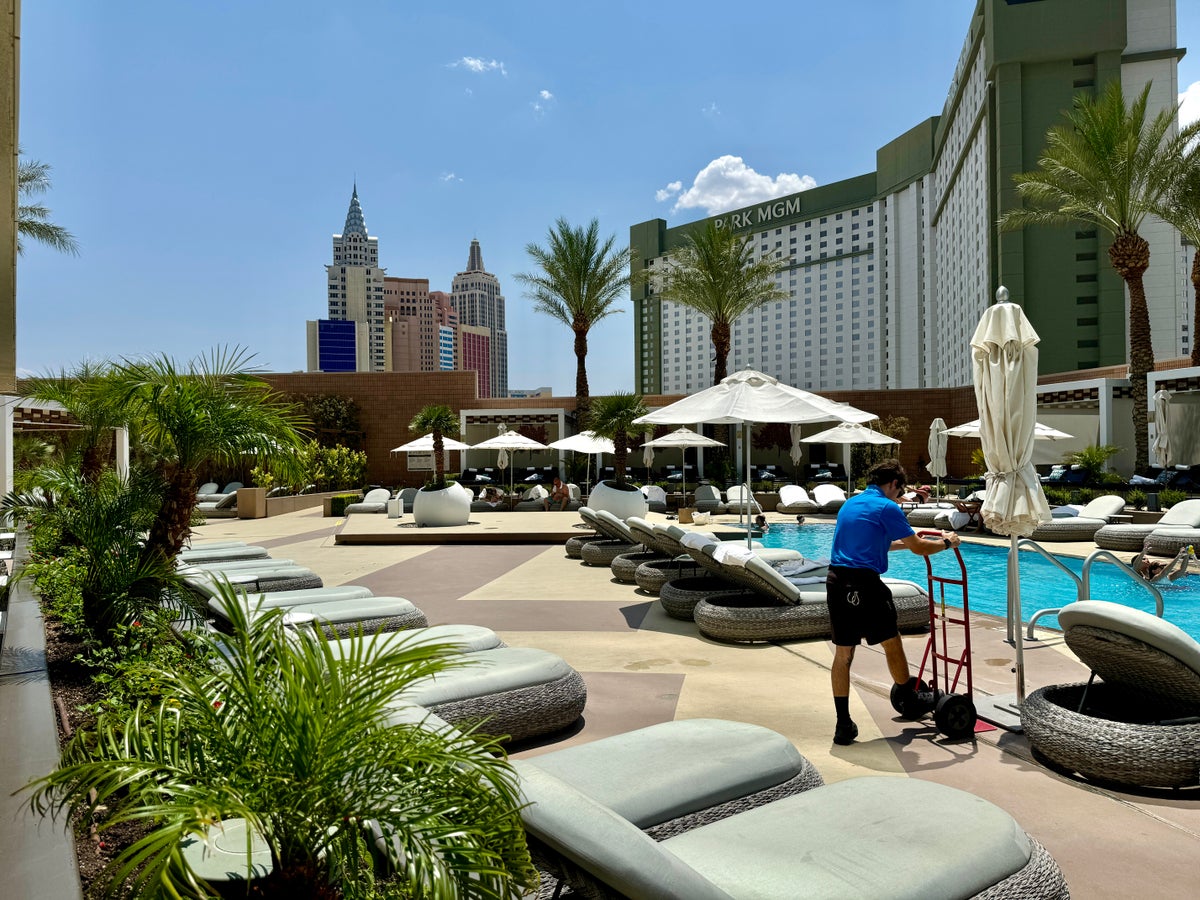 Waldorf Astoria Las Vegas Family Pool With Loungers