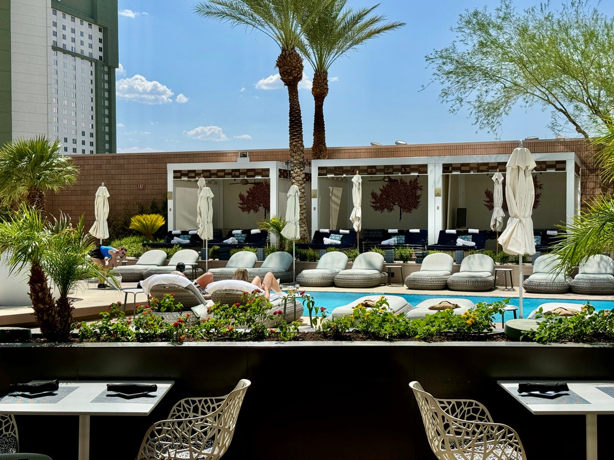 Waldorf Astoria Las Vegas Loungers From Cafe