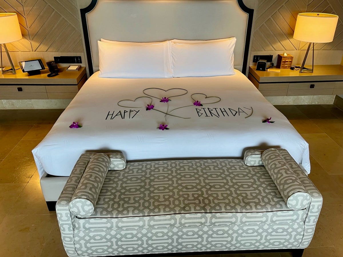 Waldorf Astoria Maldives bed