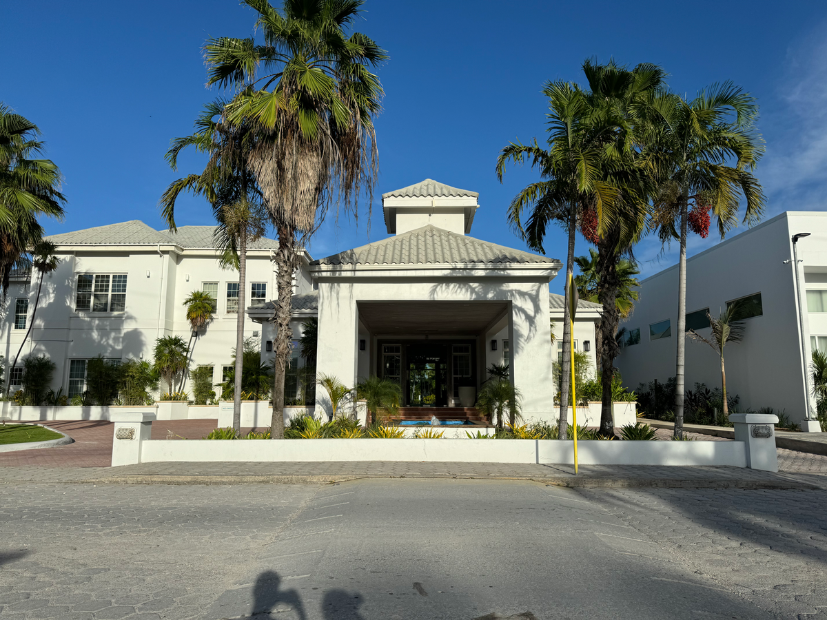 Alaia Belize Autograph Collection spa entrance