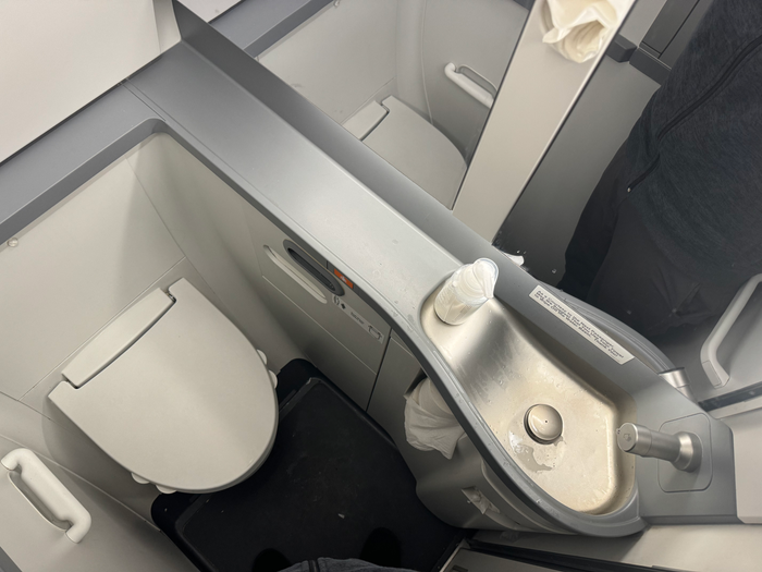 Alaska Airlines B737 9 MAX LAX BZE Bathroom Alaska Airlines B737 9 MAX LAX BZE Bathroom