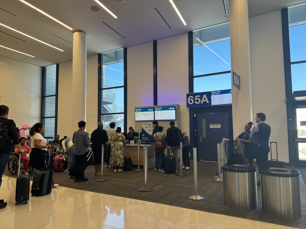 Alaska Airlines B737 9 MAX LAX BZE Boarding