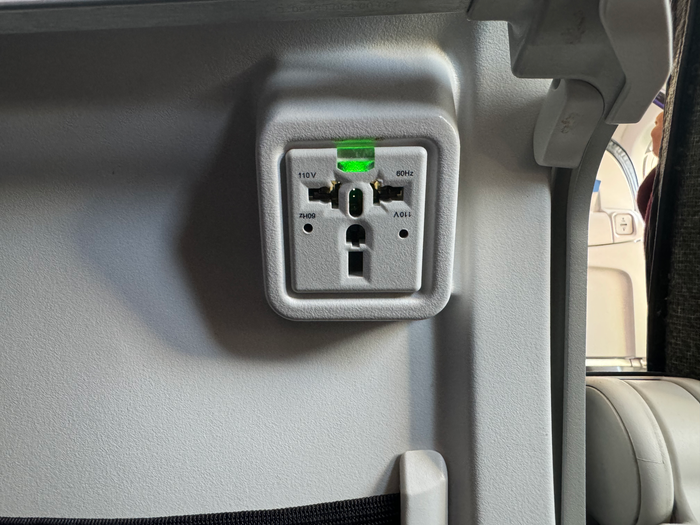 Alaska Airlines B737 9 MAX LAX BZE Seat outlet Alaska Airlines B737 9 MAX LAX BZE Seat outlet