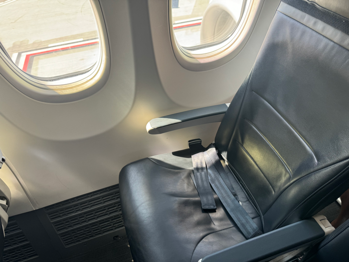 Alaska Airlines B737 9 MAX LAX BZE Single seat Alaska Airlines B737 9 MAX LAX BZE Single seat
