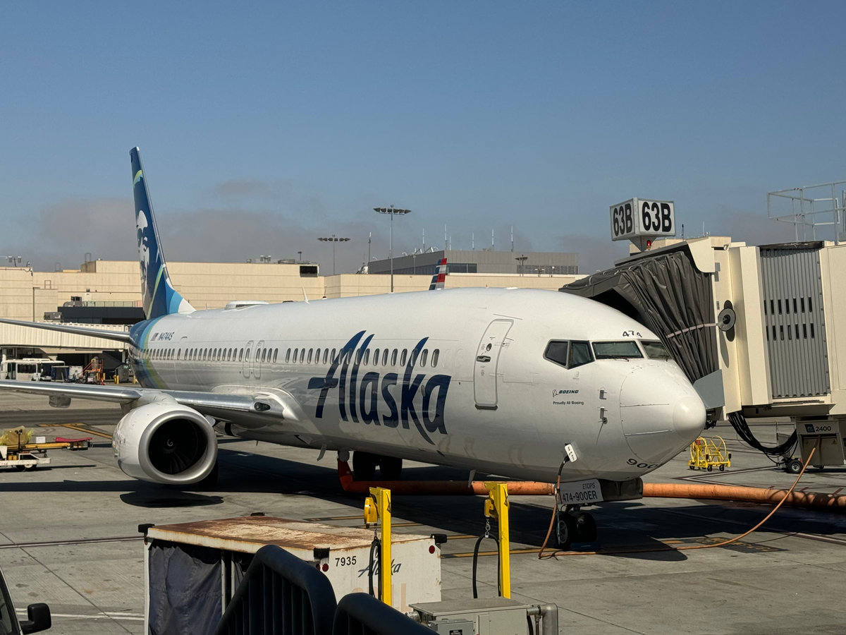 Alaska Airlines B737 9 MAX LAX BZE plane at LAX