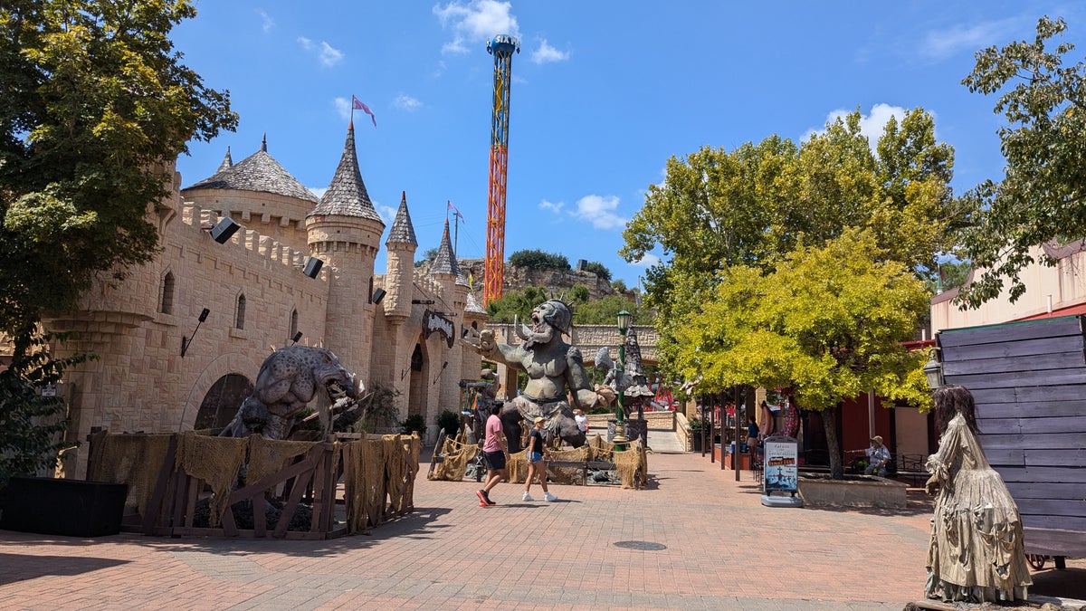 Bugs White Water Rapids at Six Flags Fiesta Texas