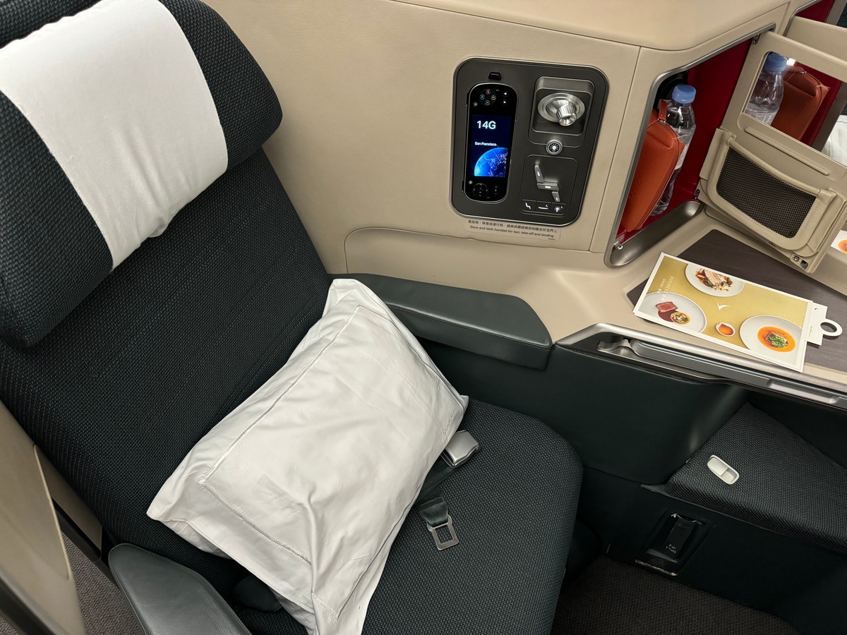 Cathay Pacific A350 1000 business class seat