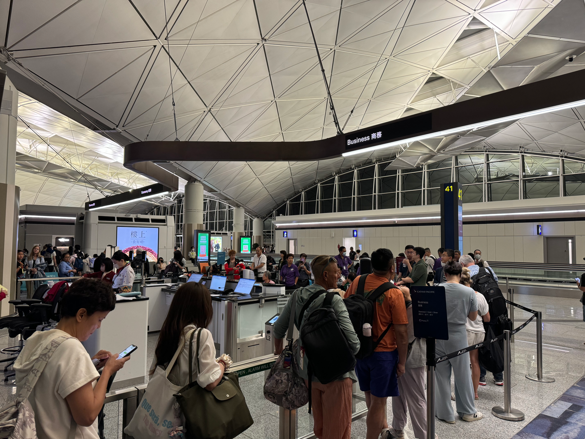 Cathay Pacific business class boarding at HKG