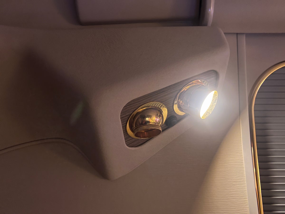 Emirates first class nozzles