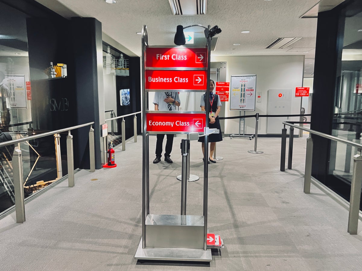 Emirates priority boarding signs