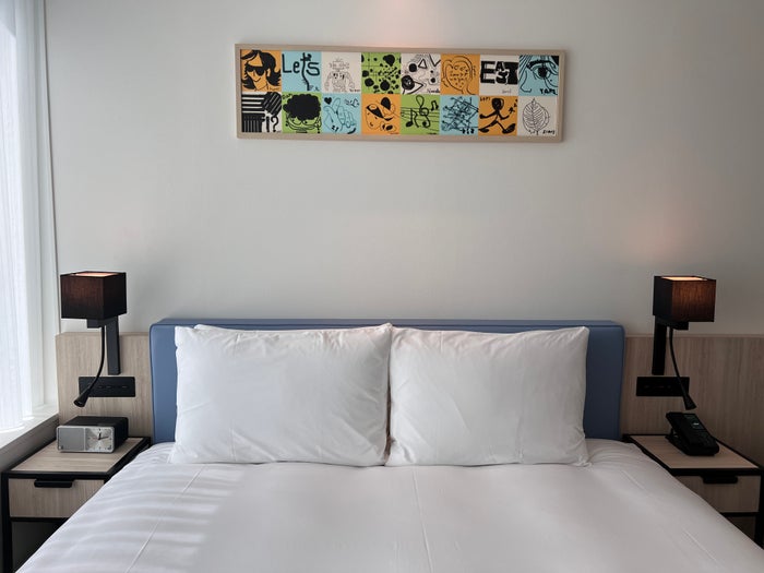 Hyatt House Tokyo Shibuya room bed and artwork Hyatt House Tokyo Shibuya room bed and artwork