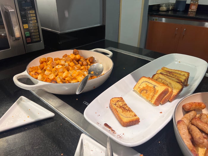 Hyatt Place Orlando Airport breakfast toast and potatoes Hyatt Place Orlando Airport breakfast toast and potatoes