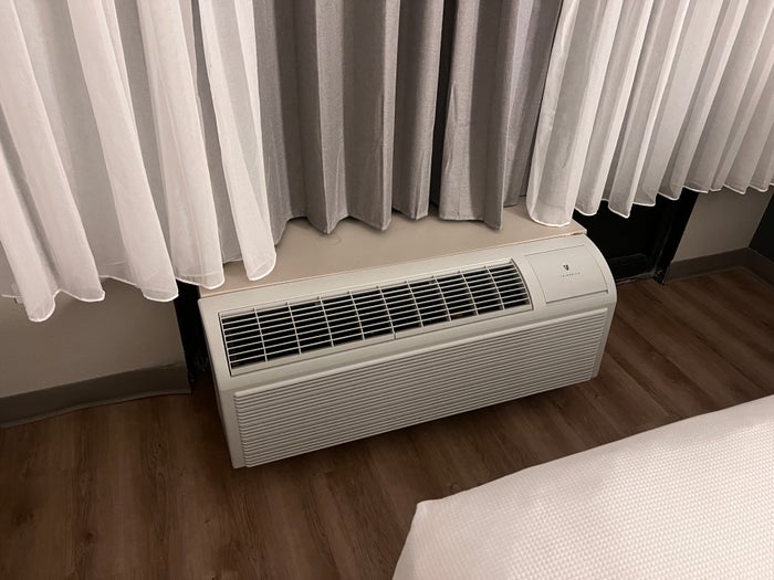 Hyatt Place Orlando Airport room ac Hyatt Place Orlando Airport room ac