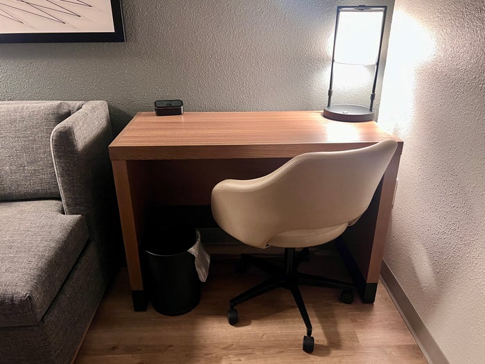 Hyatt Place Orlando Airport room workstation Hyatt Place Orlando Airport room workstation