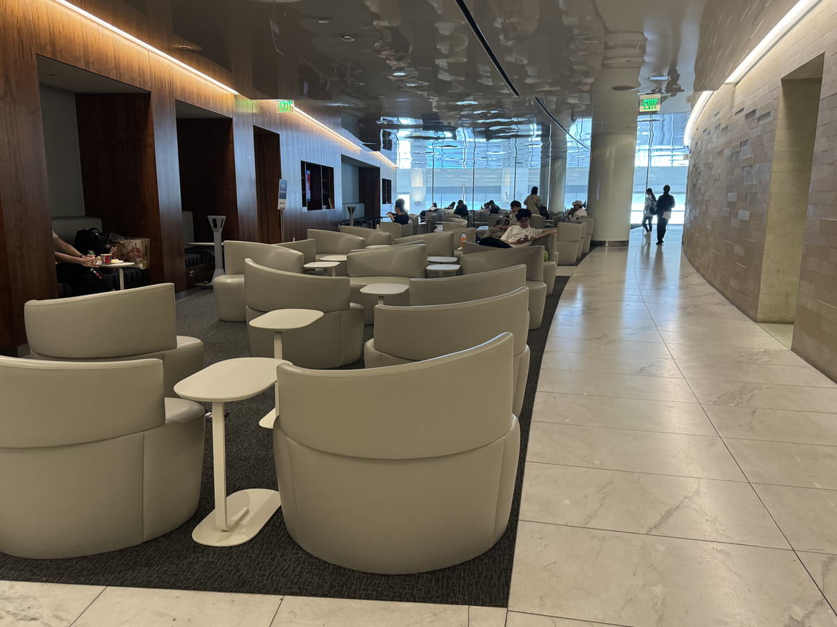 Korean Air lounge LAX seating main room