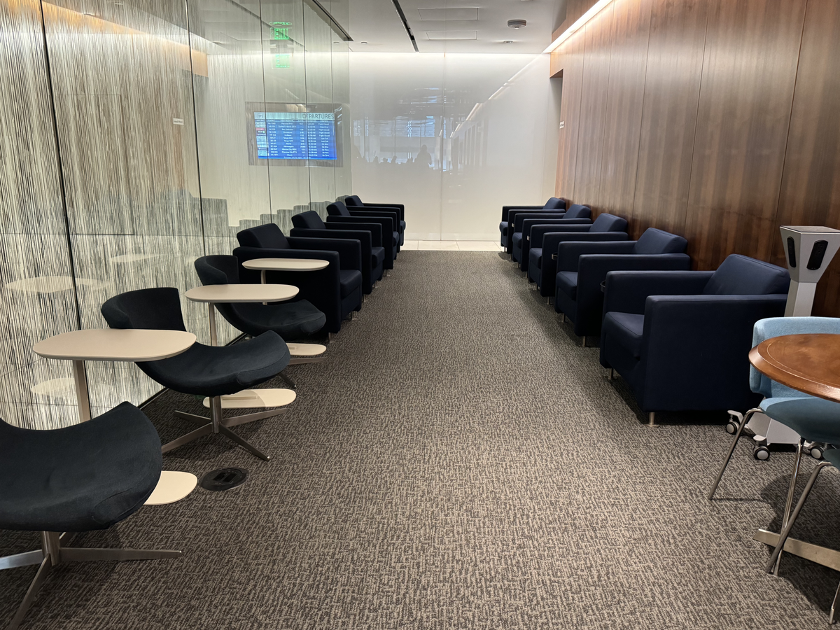 Korean Air lounge LAX seating with tables