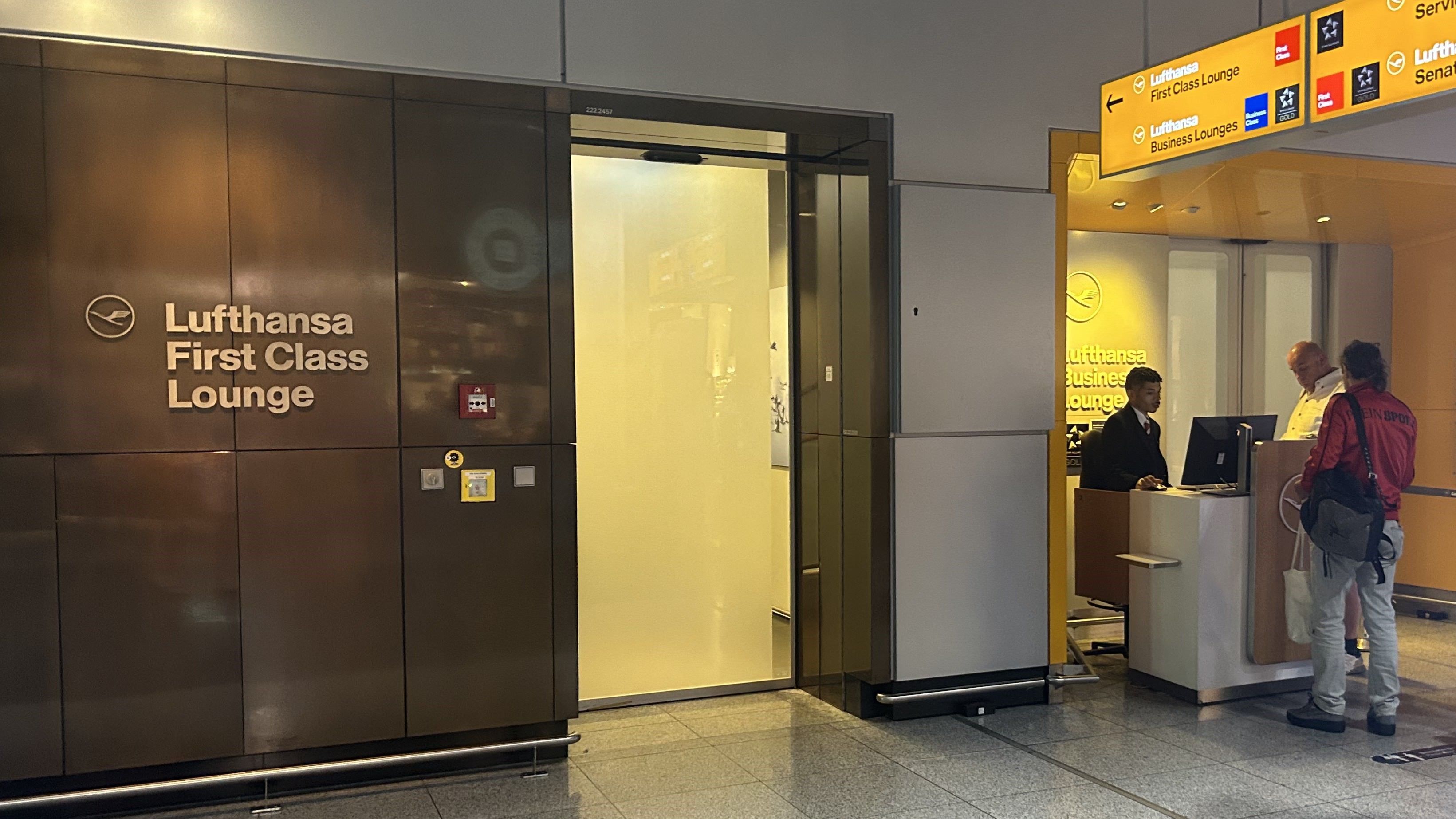 Lufthansa Business Lounge Frankfurt Terminal 1 upgradedpoints.com