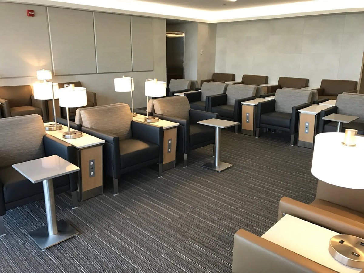 ORD AA Flagship LoungeBuddy