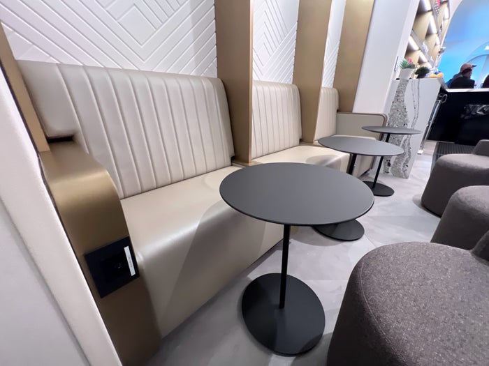 Seating and outlets at The Club MDW at Midway Seating and outlets at The Club MDW at Midway