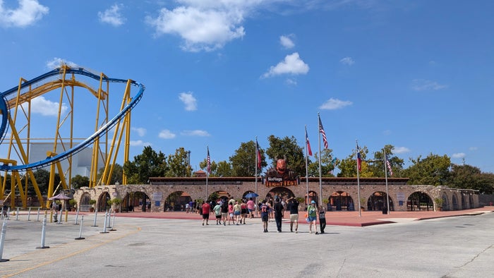 11 Tips for Surviving Hot Theme Park Days