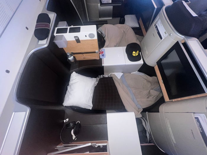 Swiss Air business class middle seats Swiss 777 business class lie flat bed