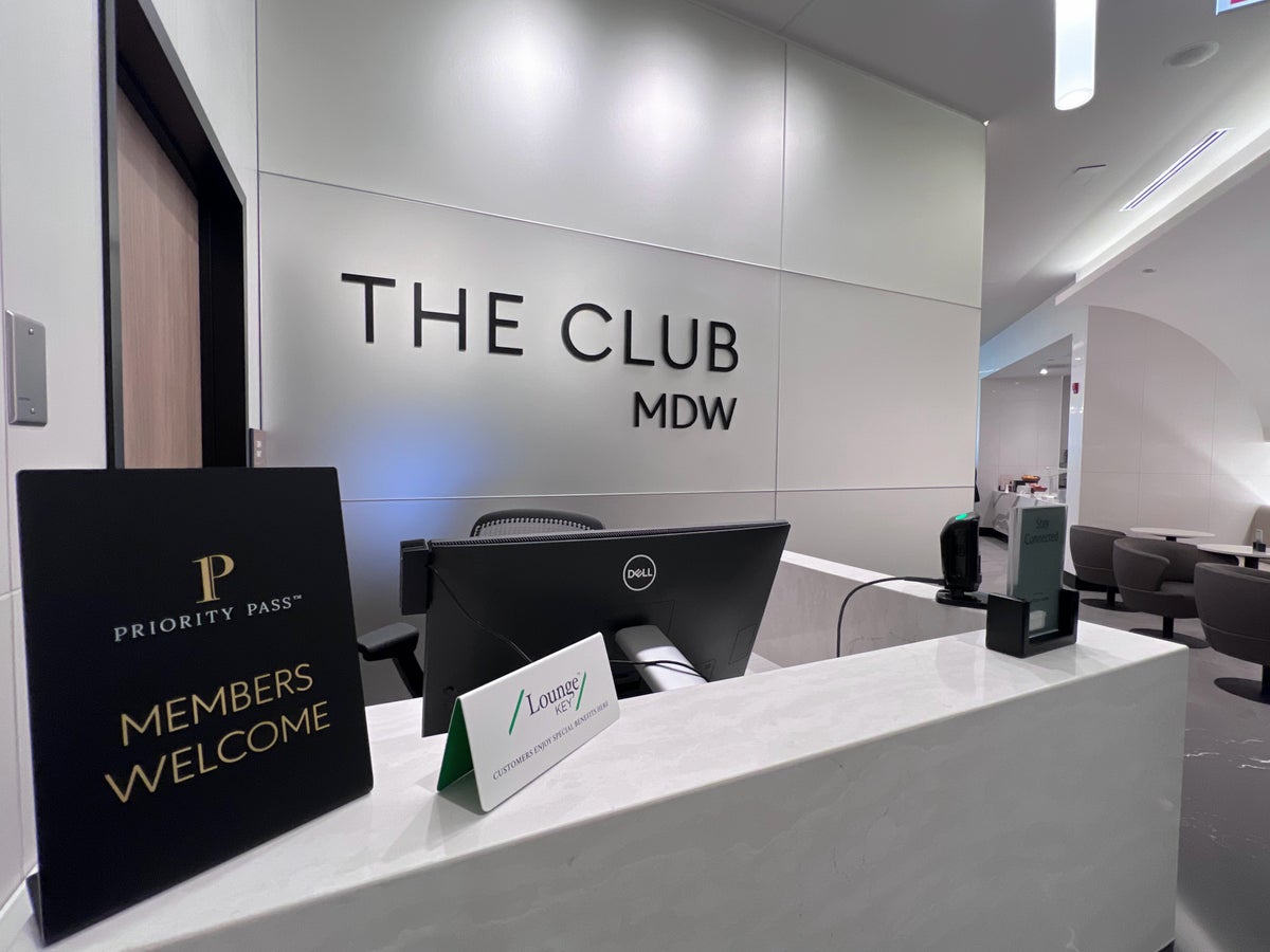 The Club MDW front desk