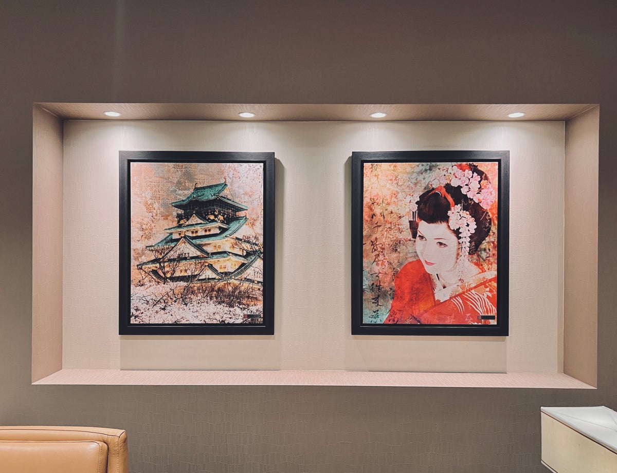 The Emirates Lounge Narita NRT art work