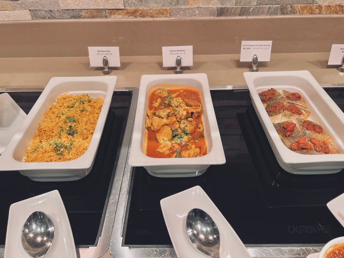 The Emirates Lounge Narita NRT hot food options The Emirates Lounge Narita NRT hot food options