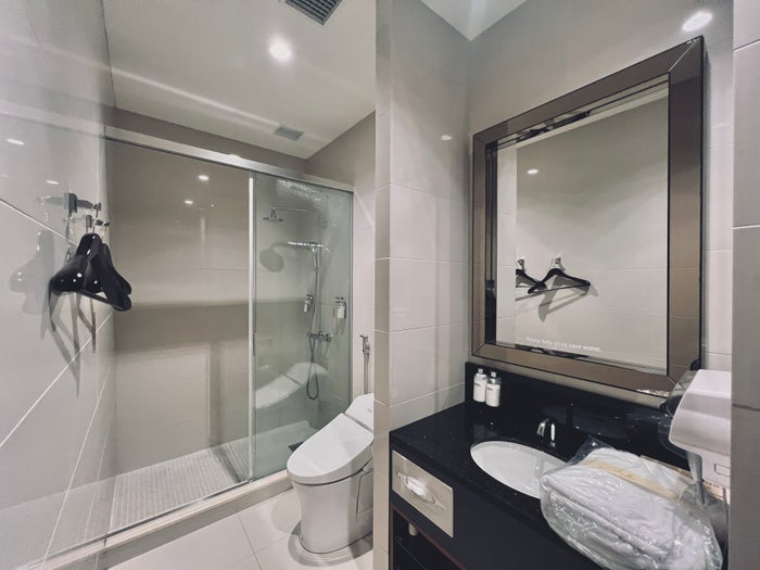 The Emirates Lounge Narita NRT shower room The Emirates Lounge Narita NRT shower room