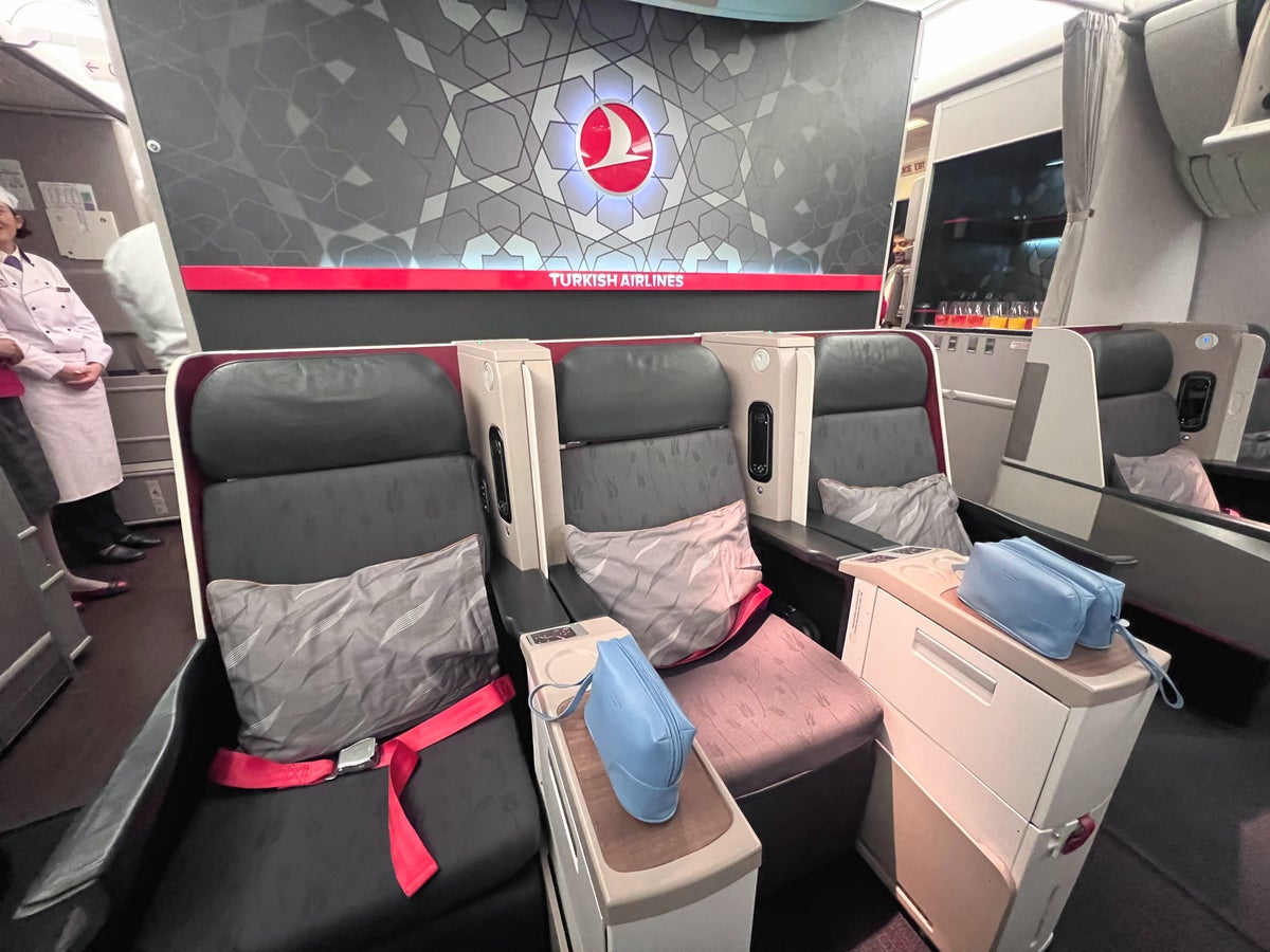 6 Things To Know About Flying Turkish Airlines [Get Free Tours and Hotels in Istanbul]