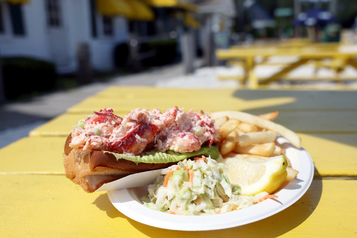 cape cod lobster roll lg