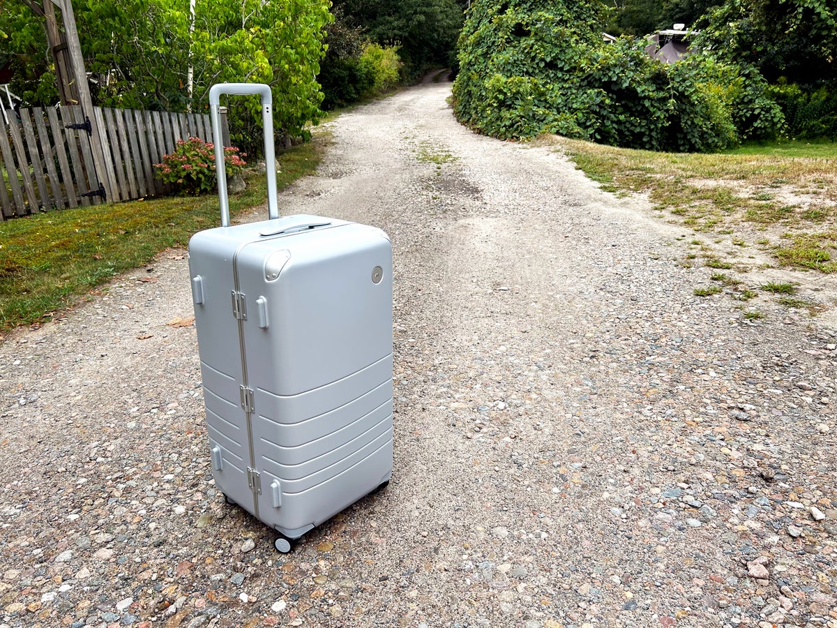 monos hybrid trunk gravel road