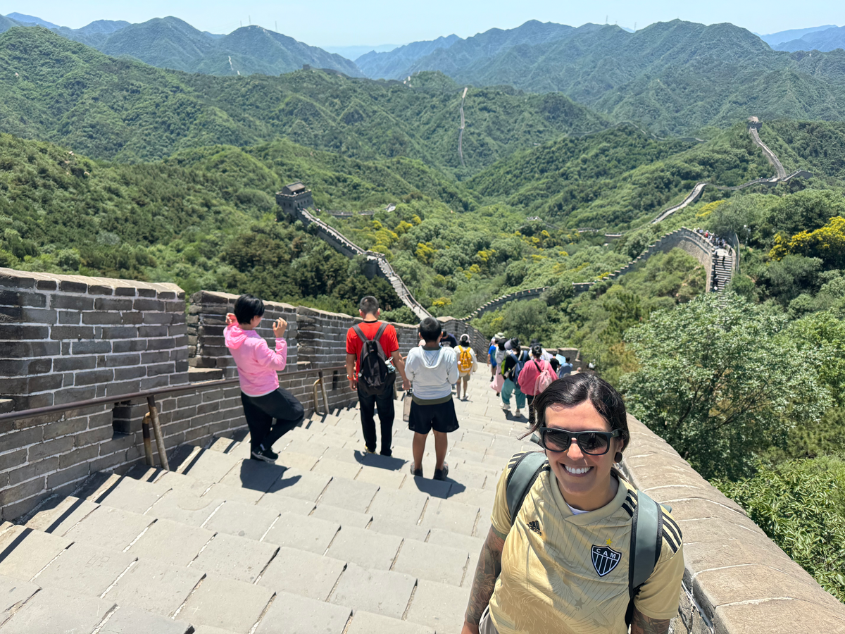 woman and crowd at Great Wall of China