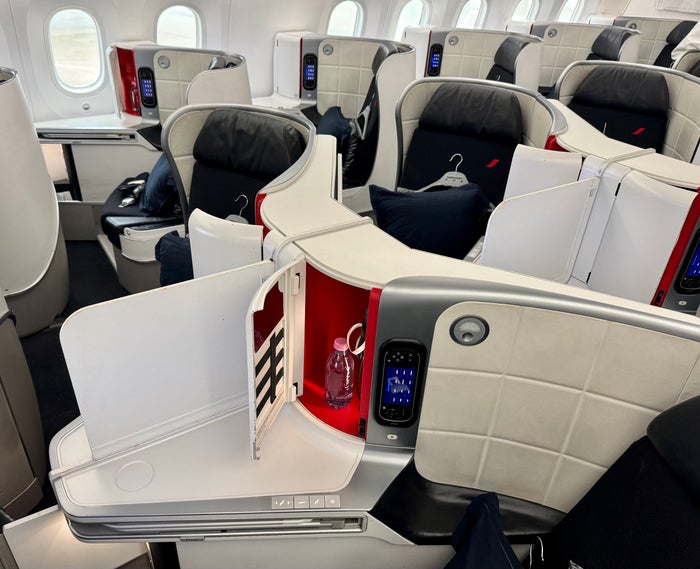 Air France Boeing 789 business class cabin Air France Boeing 789 business class cabin