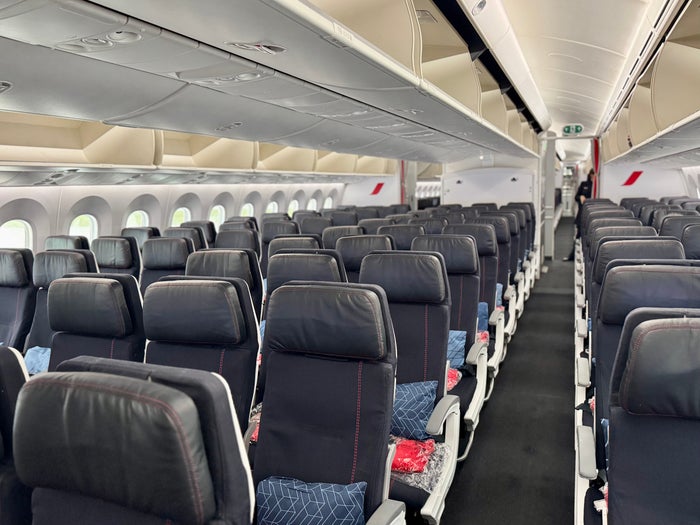 Air France Boeing 789 economy cabin