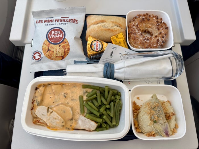 Air France Boeing 789 premium economy FnB first meal service unwrapped