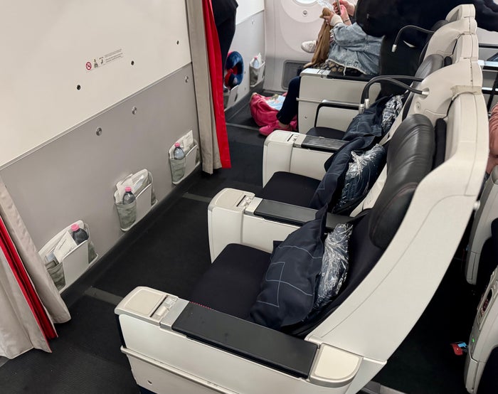 Air France Boeing 789 premium economy middle of front row