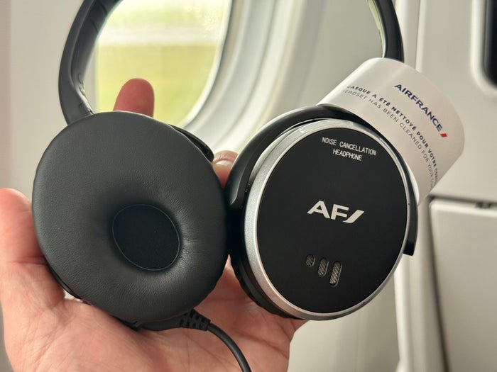 Air France Boeing 789 premium economy seat headphones