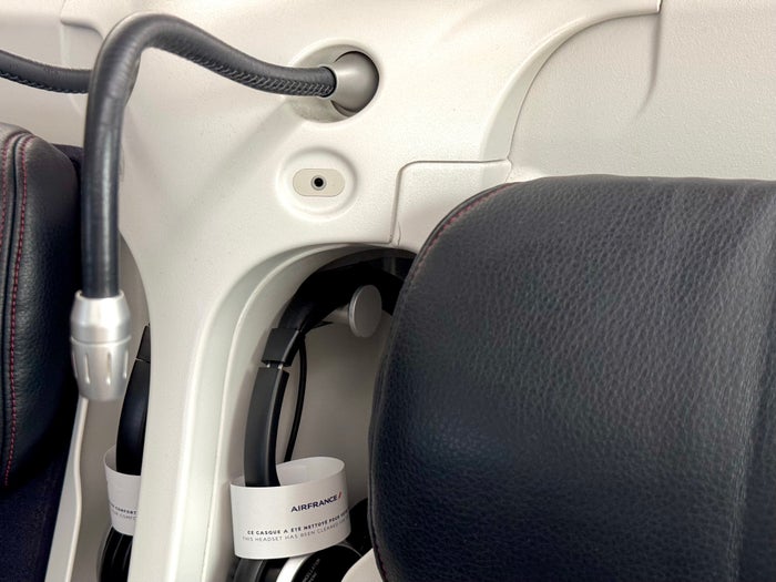 Air France Boeing 789 premium economy seat reading light