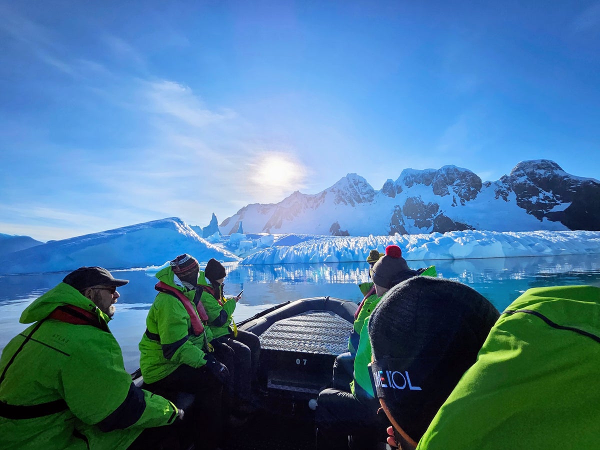 Antarctica Zodiac cruise 