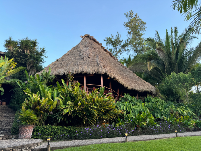 Blancaneaux Lodge Belize Mr Mrs Smith Montagna Ristorante outside view Blancaneaux Lodge Belize Mr Mrs Smith Montagna Ristorante outside view