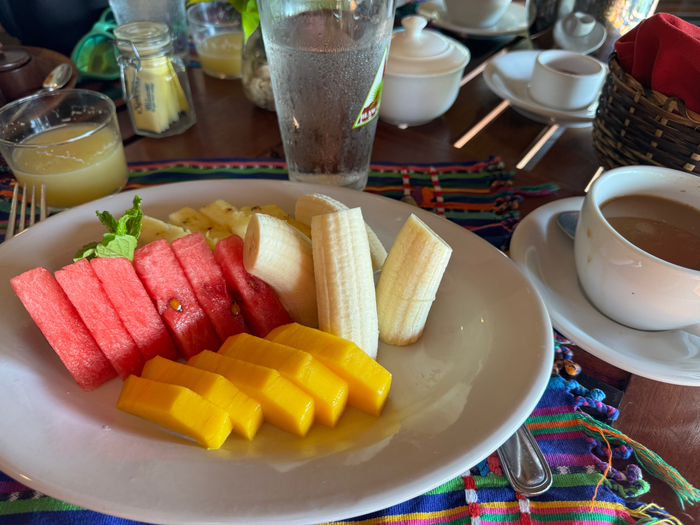 Blancaneaux Lodge Belize Mr Mrs Smith Ristorante Montagna breakfast fruit Blancaneaux Lodge Belize Mr Mrs Smith Ristorante Montagna breakfast fruit