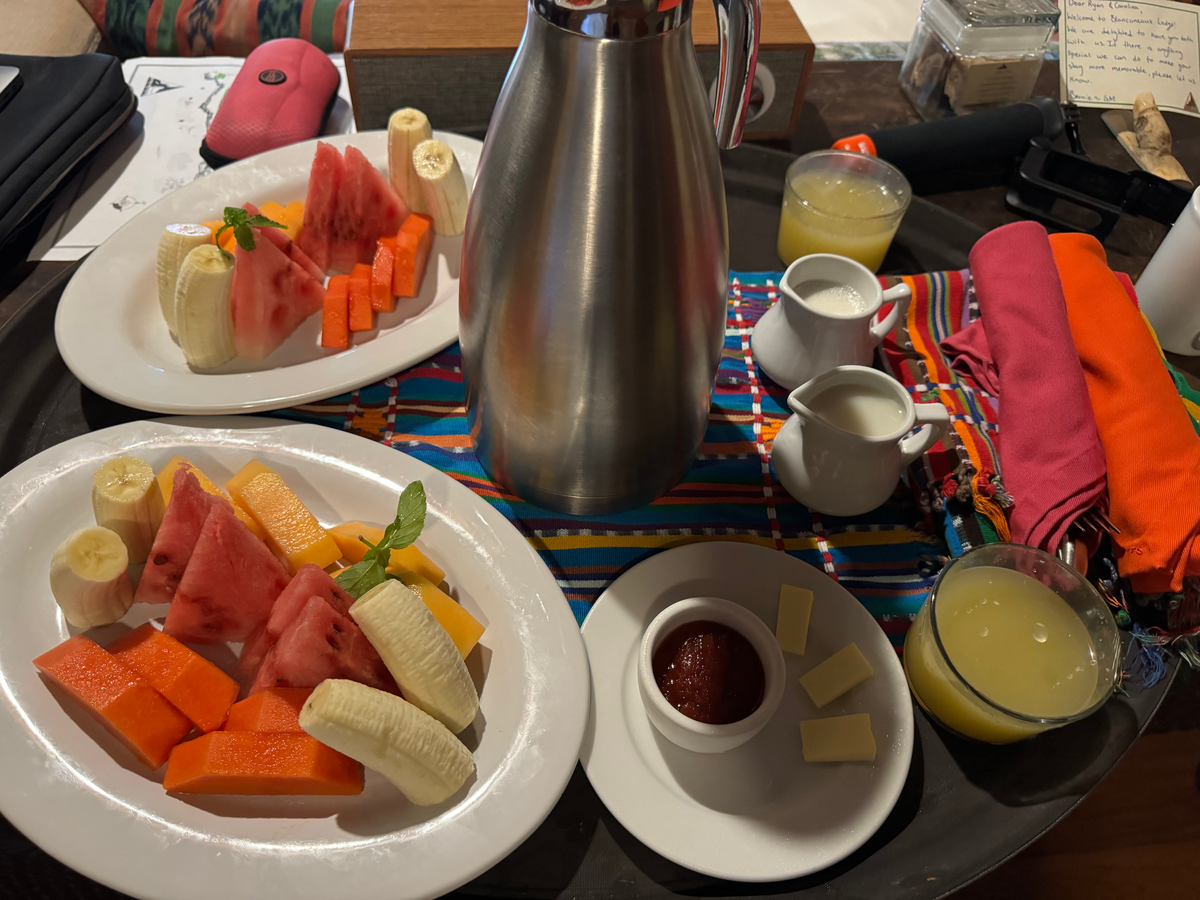 Blancaneaux Lodge Belize Mr Mrs Smith Ristorante Montagna breakfast plates